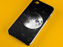 На Луне могут быть залежи сырья для экранов смартфонов