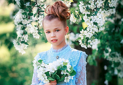 Ангельское лицо и небесно-голубое платье: 9-летняя дочь Дмитрия Тарасова подалась в модели