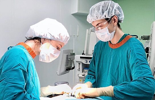 Тюменские онкологи удалили саркому, вросшую в кость головы