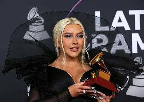 Кристина Агилера поразила присутствовавших нарядами на вручении Grammy в сфере латинской музыки