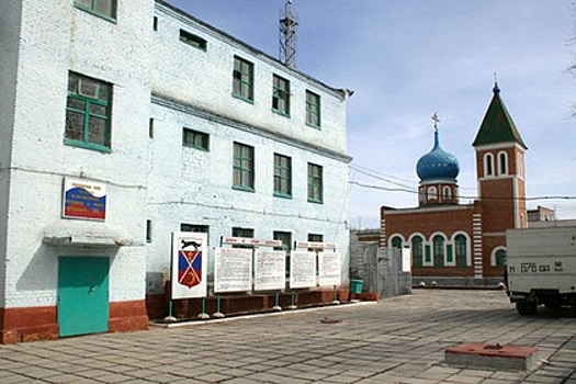 Заключенные оренбургской колонии начали голодовку после распыления газа в камеры