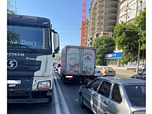 Перебегала дорогу: в Ростове грузовик сбил пенсионерку