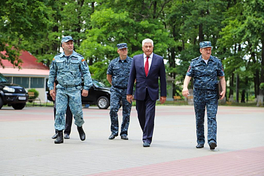 Проверил работу сводных отрядов полиции на границе: глава МВД посетил Ростовскую область