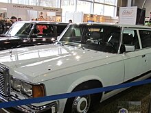 Единственный ЗИЛ-41041 белого цвета