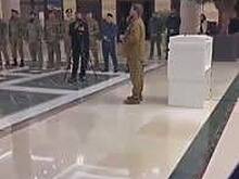 Награждение 15-летнего сына Кадырова попало на видео