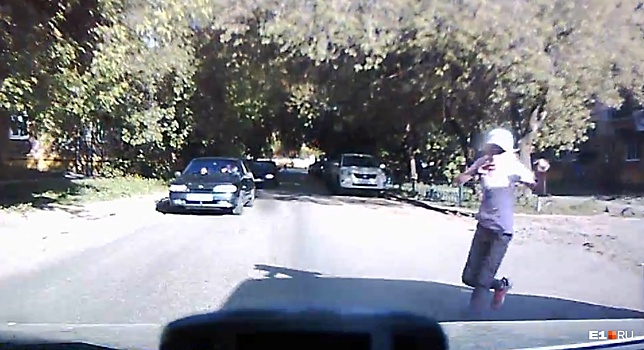 Всё произошло на глазах у отца: видео с регистратора в Volkswagen, который сбил 9-летнюю девочку