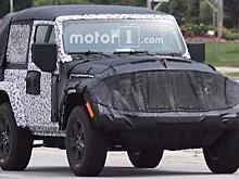 Двухдверный Jeep Wrangler 2018 сфотографировали на тестах
