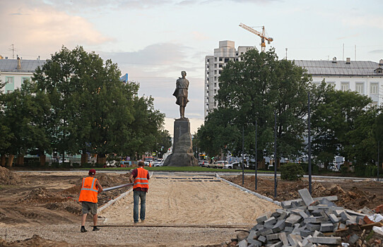 Благоустройство сквера на площади Горького должно завершиться к 15 июля