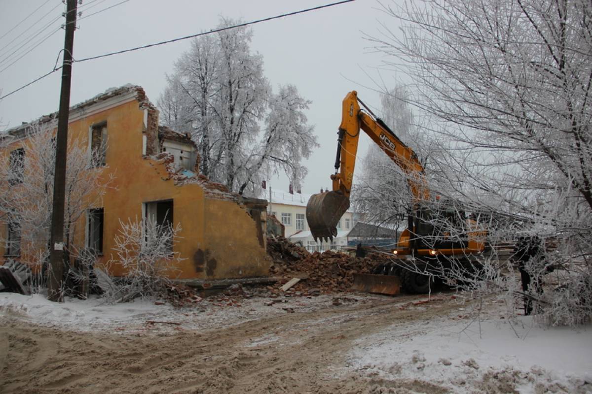 В Каменске-Уральском жительницу аварийного дома оставили без жилья