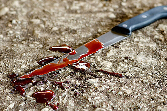 В Твери мужчина получил удар ножом в висок от сестры, вытащил его и умер