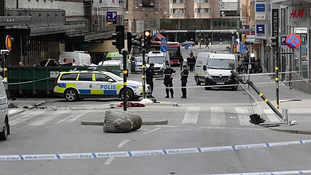Полиция Стокгольма назвала арестованного накануне водителем грузовика, совершившего теракт