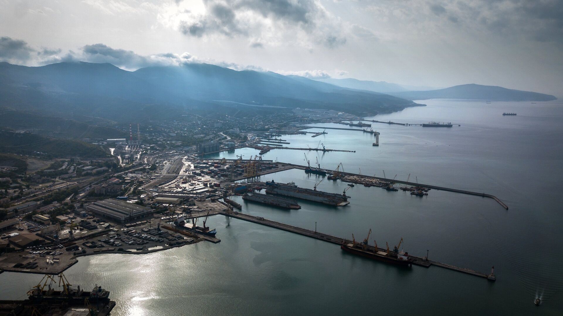 Губернатор Кондратьев назвал чудовищной атаку беспилотников на Новороссийск