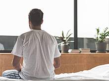 Девушка застала в своей комнате занимающегося сексом по телефону незнакомца