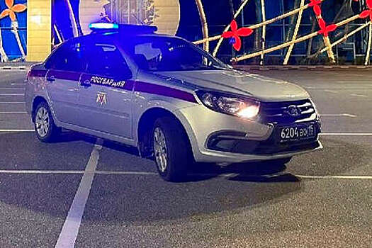 В Петербурге задержали мужчину, ползавшего в вентиляции на потолке в ТЦ