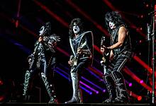 Участник Kiss пожертвовал четверть миллиона долларов на лечение больных детей