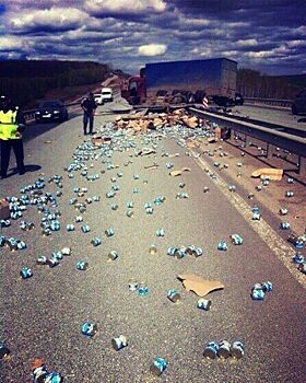 На трассе Оренбург – Уфа грузовик со сгущенкой попал в аварию