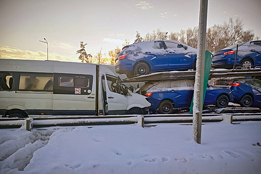 Партия новых Lada Vesta пострадала во время транспортировки
