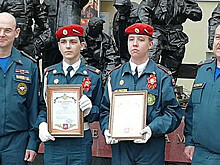 МЧС вручило благодарности двоим кадетам за действия при пожаре в Москве