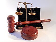 Судья повесила на несовершеннолетнего мальчика долг его матери