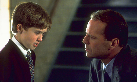 «Я вижу мертвых»: как мальчик-актер из триллера «Шестое чувство» выглядит 23 года спустя