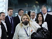 Румынский депутат Шошоакэ надела намордник на заседании Европарламента