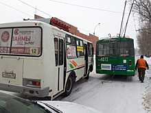 «У троллейбасика оторвало ноги» — в него въехал автобус на Аникина