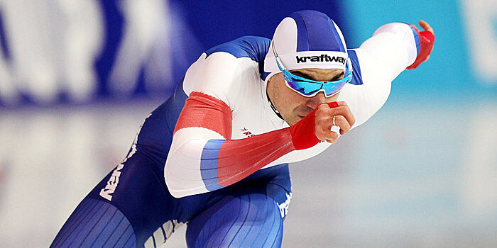 Конькобежец Мурашов выиграл спринтерское многоборье на КР с рекордом катка
