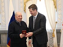 Андрей Гнеушев вручил государственные награды 19 нижегородцам