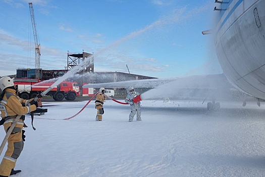 В аэропорту Краснодара тушили "загоревшийся" при посадке пассажирский Boeing