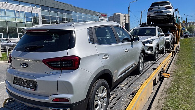 Поставки машин из Китая в Россию стремительно обрушились