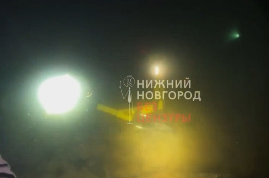 Неизвестный утопил самокат в озере в Нижнем Новгороде