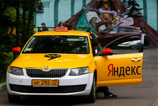 «Выходишь в ноль»: таксист в Москве объявил голодовку