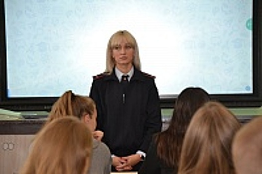 Полицейские рассказали ученикам школы №719 о поведении в социальных сетях