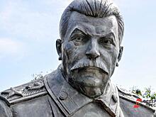 В Самару вернулся Сталин. Неизвестные повесили портрет вождя народов на «Доме печати»