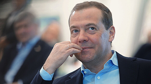 Медведев вспомнил свои школьные уроки труда