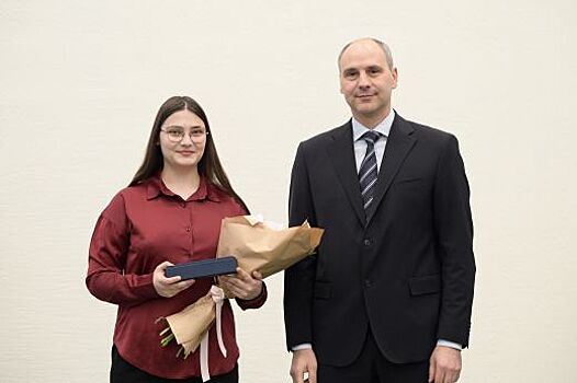 Денис Паслер вручил ключи детям-сиротам в Красноуфимске