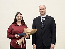 Денис Паслер вручил ключи детям-сиротам в Красноуфимске