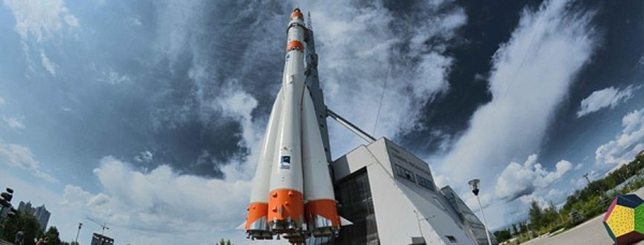 В Самаре хотят убрать космонавта от ракеты с проспекта Ленина