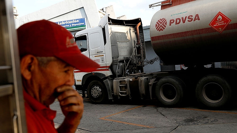Венесуэла остановила поставки нефти в Европу