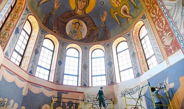 Андрей Бочаров и владыка Феодор высоко оценили воссоздание собора Александра Невского