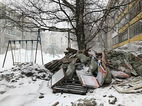 После огласки в СМИ детскую площадку на Крупской очистили от ртутных ламп и трупов крыс