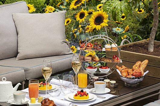 Hôtel Barrière Le Fouquet’s Paris приглашает на террасу Marta Rooftop и в ресторан Le Joy