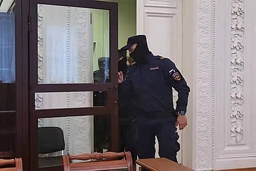 Обвиняемую в теракте Трепову доставили в суд и показали на видео
