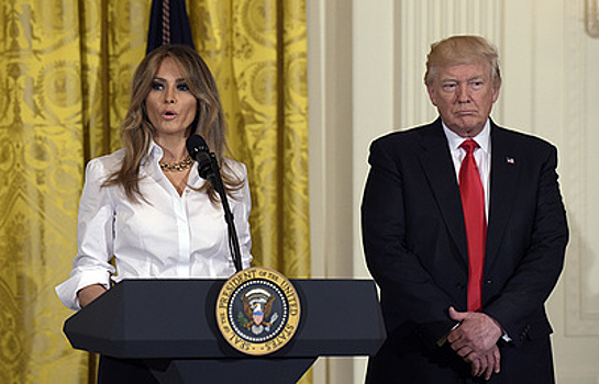 Меланья Трамп: Спайсер плохо защищает главу США