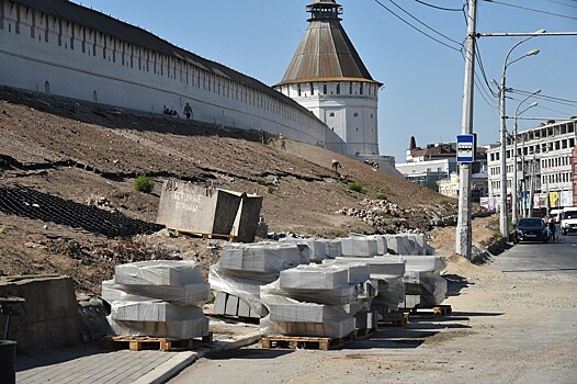 Откосы Астраханского Кремля почти доделали
