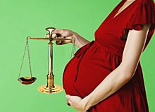 Помощница судьи против беременного турагента