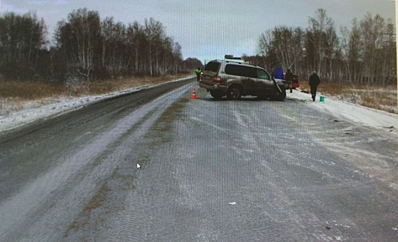 Выехал на встречку: в страшной аварии под Новосибирском погиб водитель иномарки
