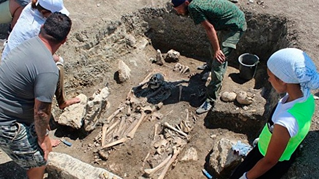 В Крыму нашли склеп с останками древних конников