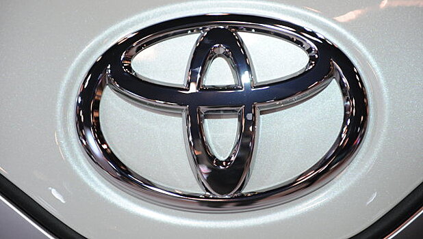 Toyota назвала рублевые цены на обновленную Corolla