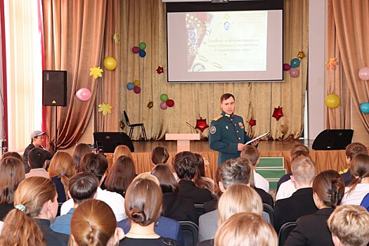 Российским школьникам рассказали о важности любви к Родине